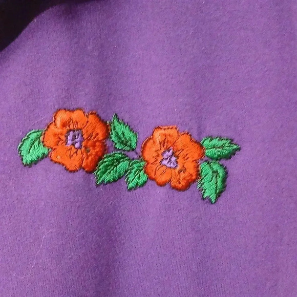 Vintage purple  sweater with rose applique - Picture 3 of 9